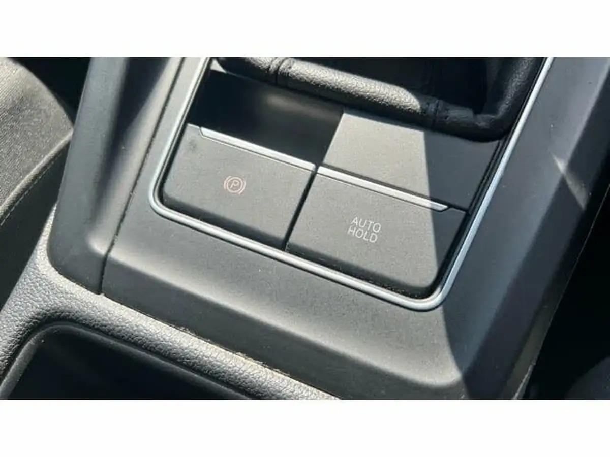 2022-volkswagen-golf-15-tsi-life-150ps-hatchback-big-25