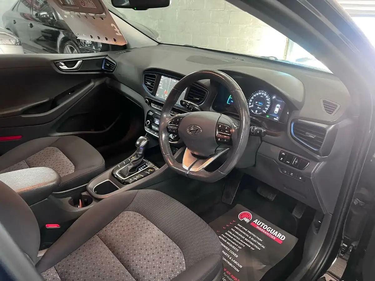2018-hyundai-ioniq-16-gdi-premium-plug-in-hybrid-big-23