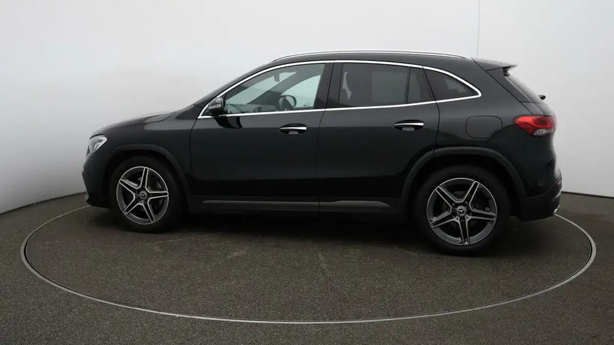 2022-mercedes-benz-gla-class-13-gla-180-amg-line-premium-big-56