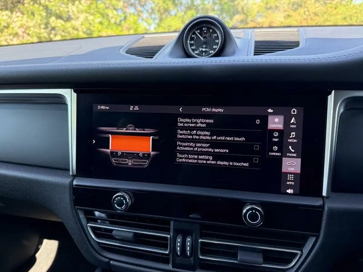 2022-porsche-macan-20-big-21