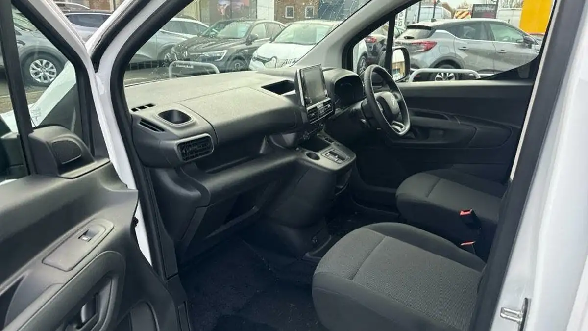 2024-citroen-berlingo-big-11
