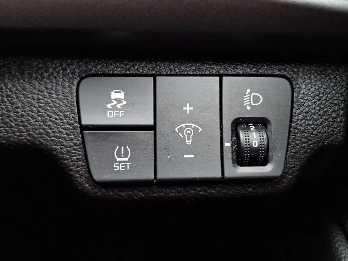 2017-kia-rio-125-1-83bhp-isg-5d-big-13