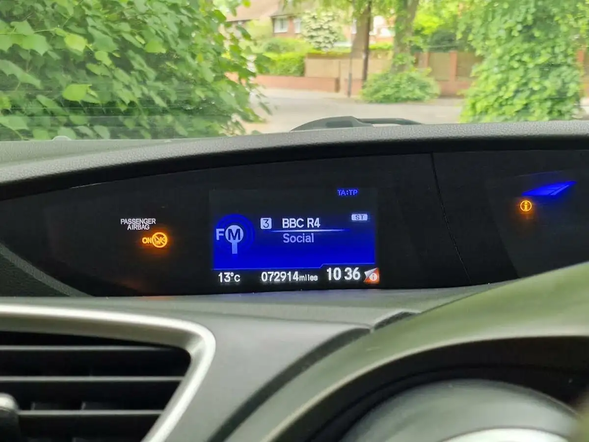 2016-honda-civic-16-i-dtec-se-plus-navi-tourer-big-16