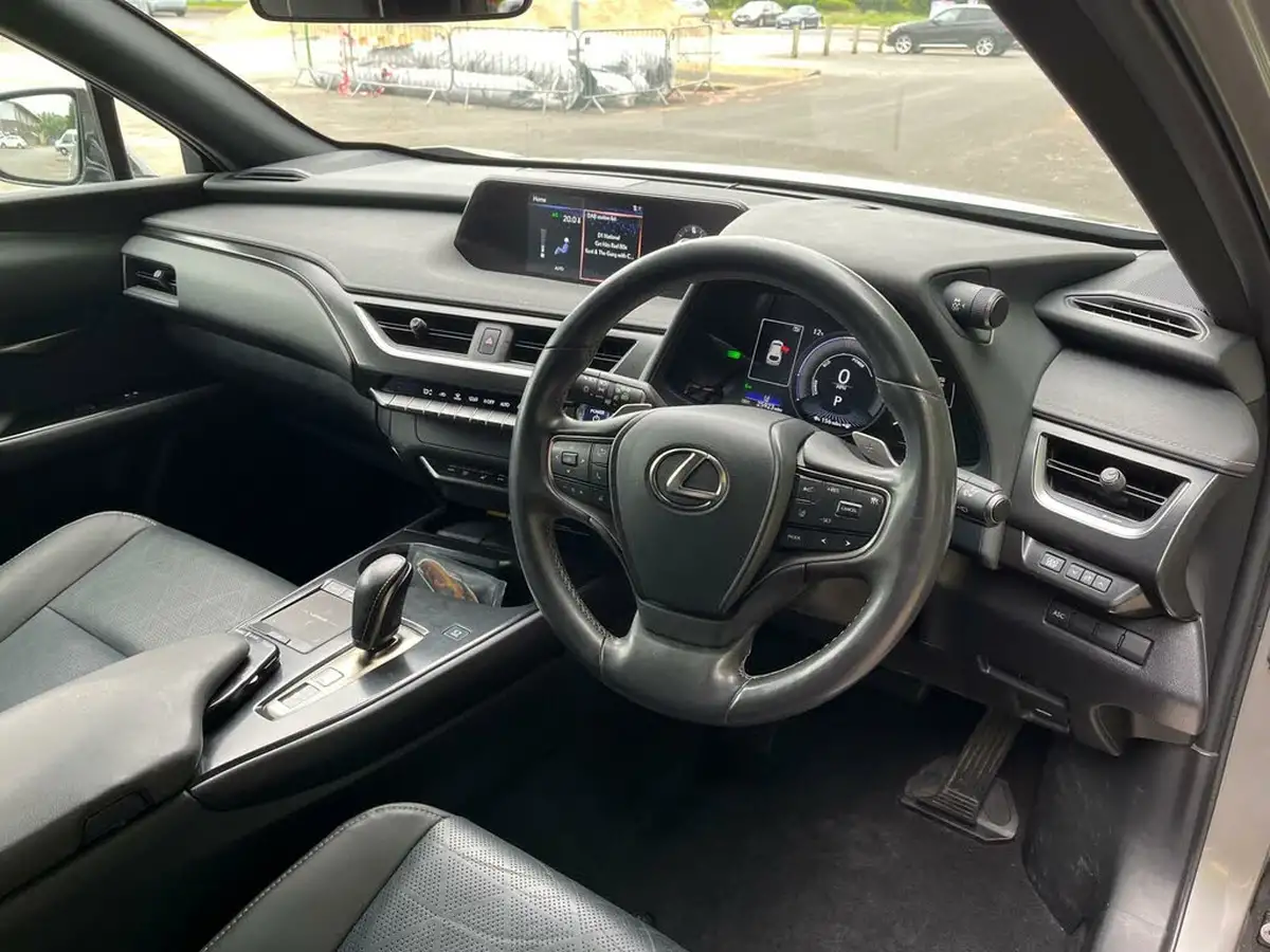 2021-lexus-ux-300e-e-ux-big-14