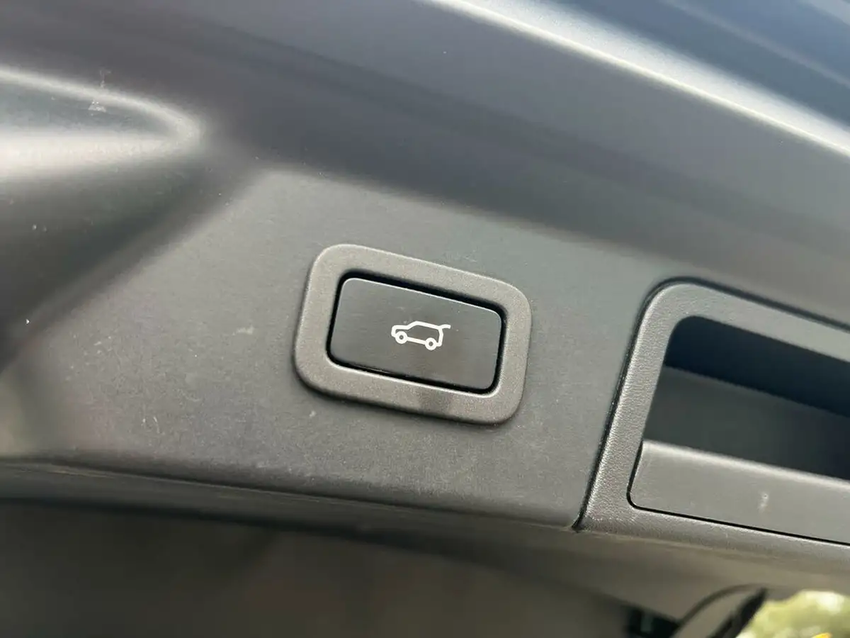 2022-land-rover-range-rover-velar-20-d200-velar-big-72