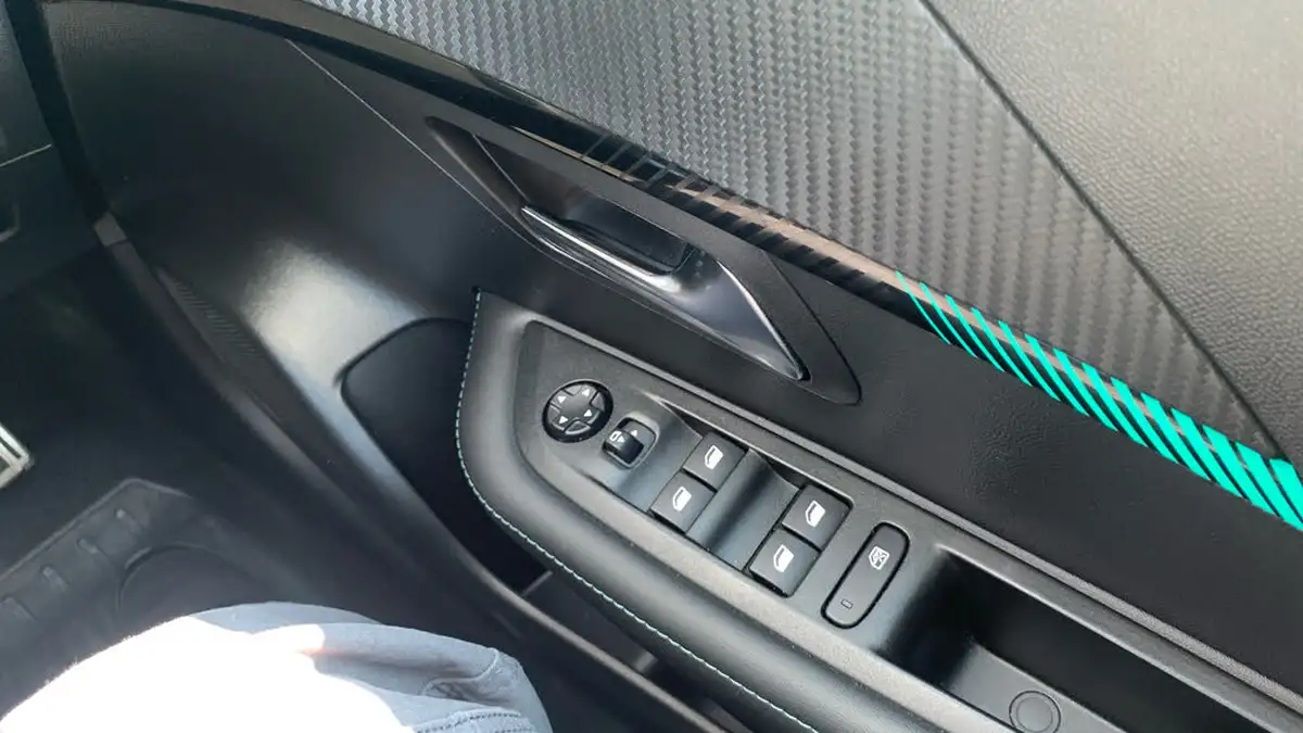 2023-peugeot-208-12-puretech-allure-premium-100ps-big-21