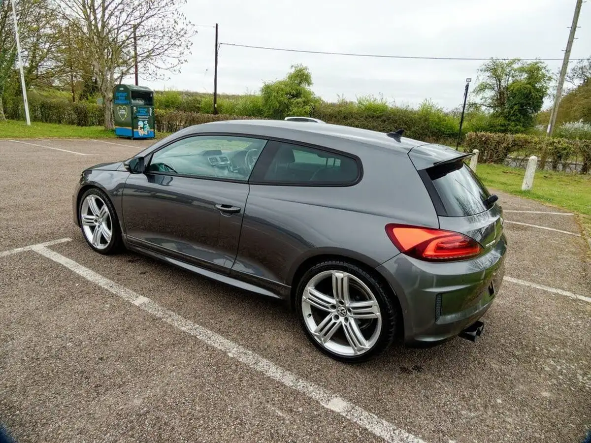 2016-volkswagen-scirocco-20-tsi-r-line-big-17