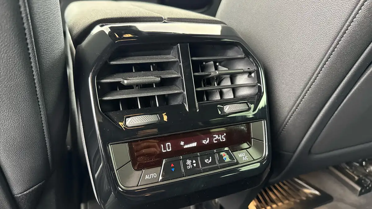 2022-bmw-ix-e-xdrive-50-m-sport-big-15