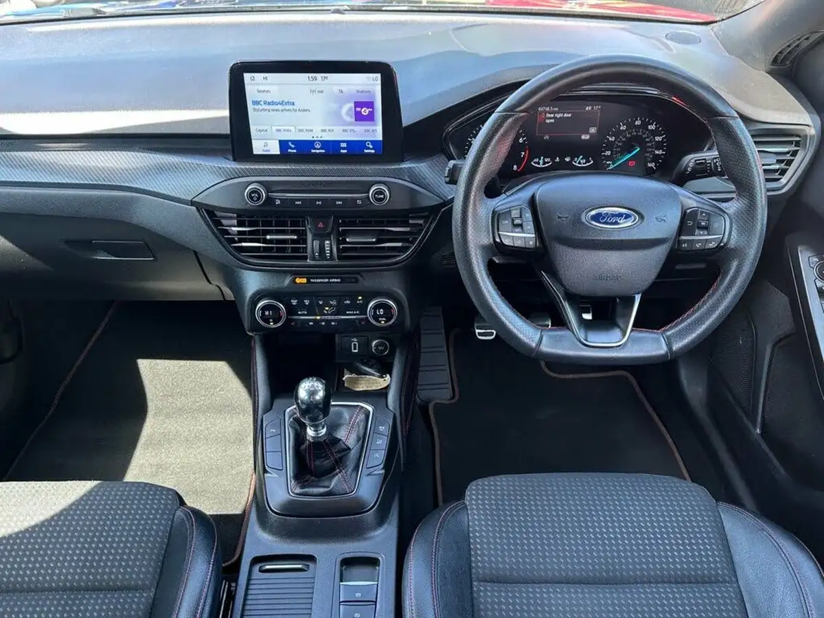 2018-ford-focus-10t-st-line-x-125ps-hatchback-big-2