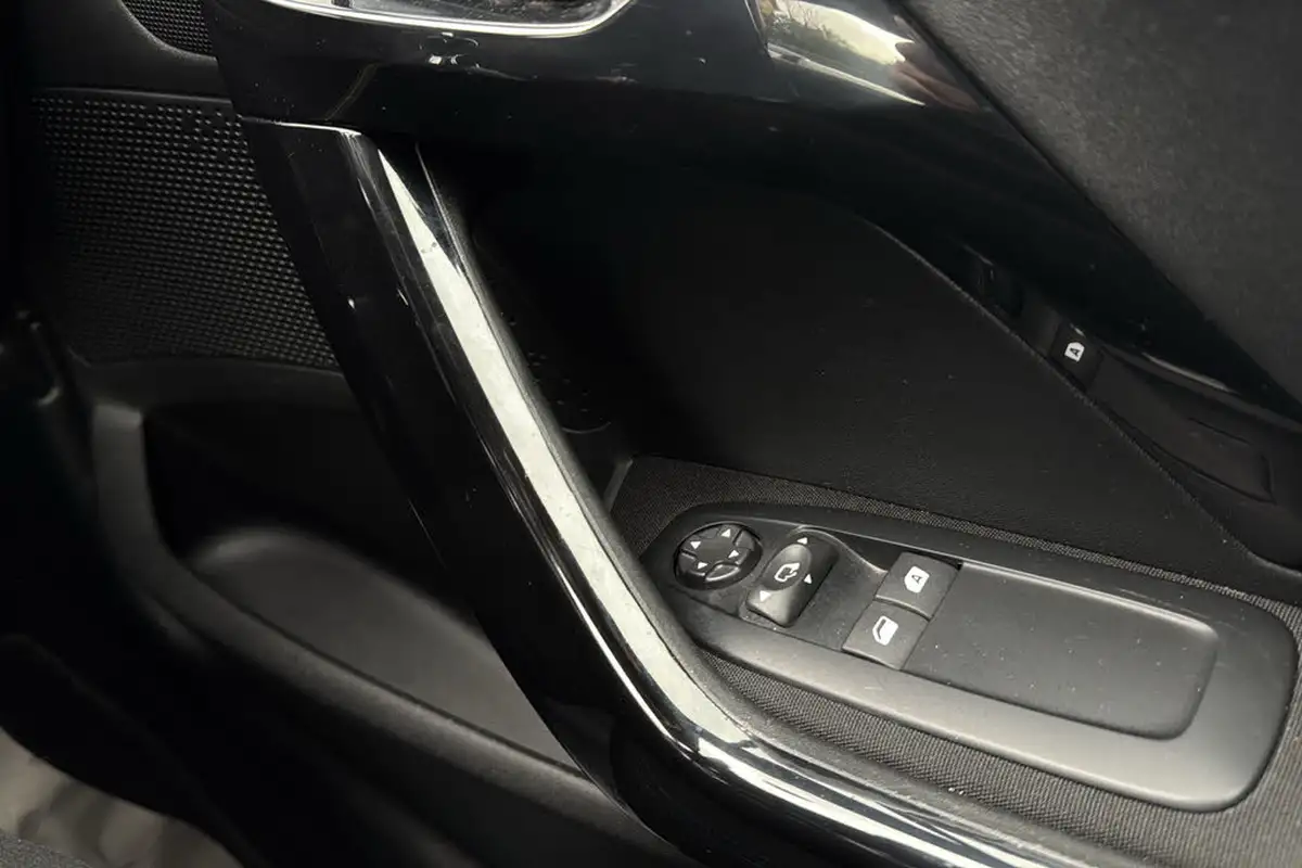 2019-peugeot-208-12-puretech-signature-big-33
