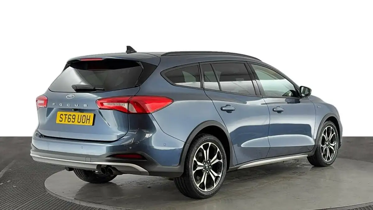 2019-ford-focus-20-active-x-estate-big-3