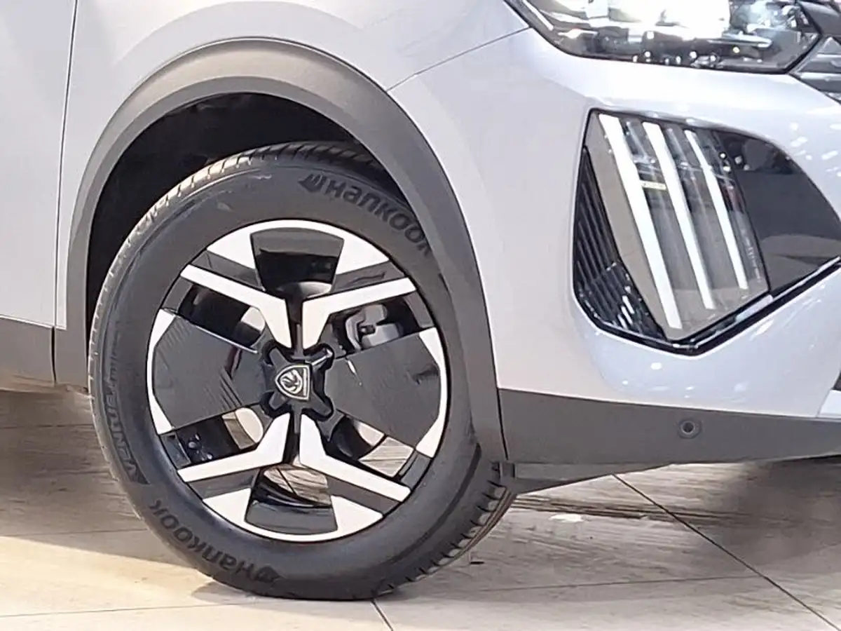 2025-peugeot-2008-suv-12-puretech-gt-130ps-eat8-big-8