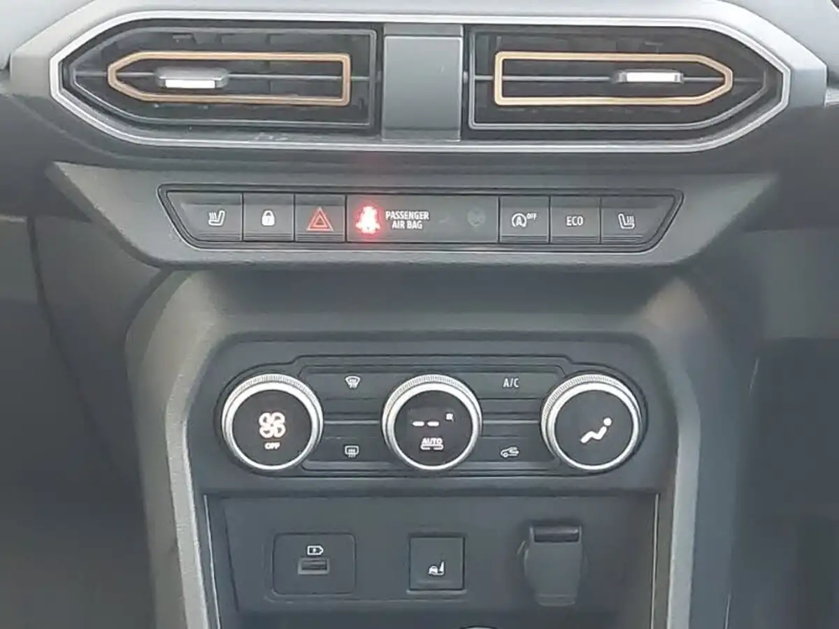 2023-dacia-sandero-stepway-10-tce-essential-90bhp-big-13
