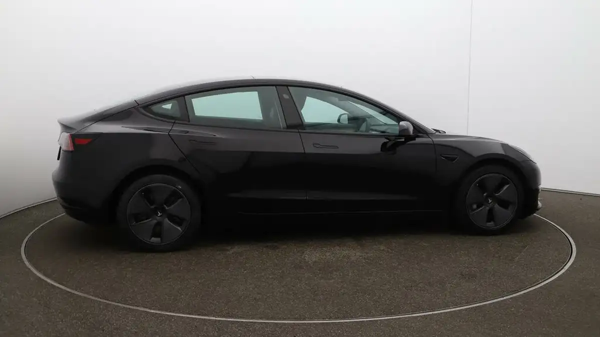 2022-tesla-model-3-e-long-range-big-49