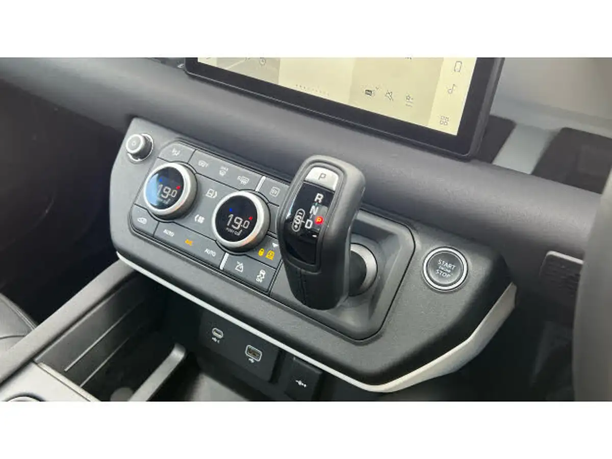 2022-land-rover-110-defender-20-p400e-xs-edition-big-12