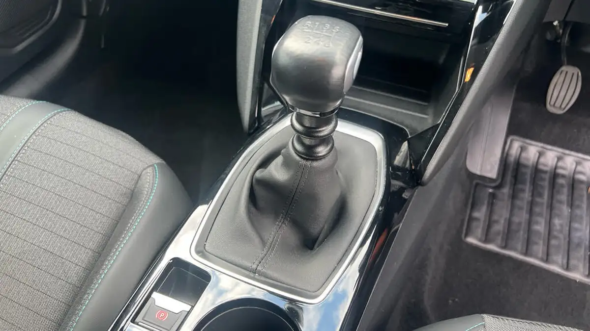 2022-peugeot-208-12-puretech-allure-premium-100bhp-big-19