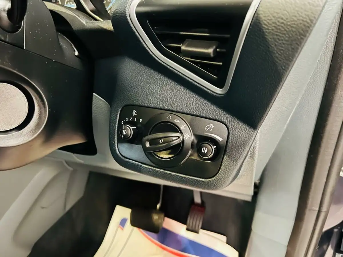 2012-ford-c-max-20tdci-titanium-powershift-big-17