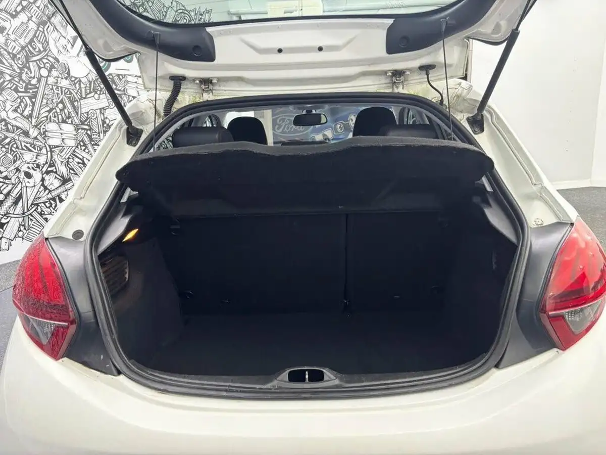 2015-peugeot-208-16bluehdi-gt-line-120bhp-ss-5d-big-29
