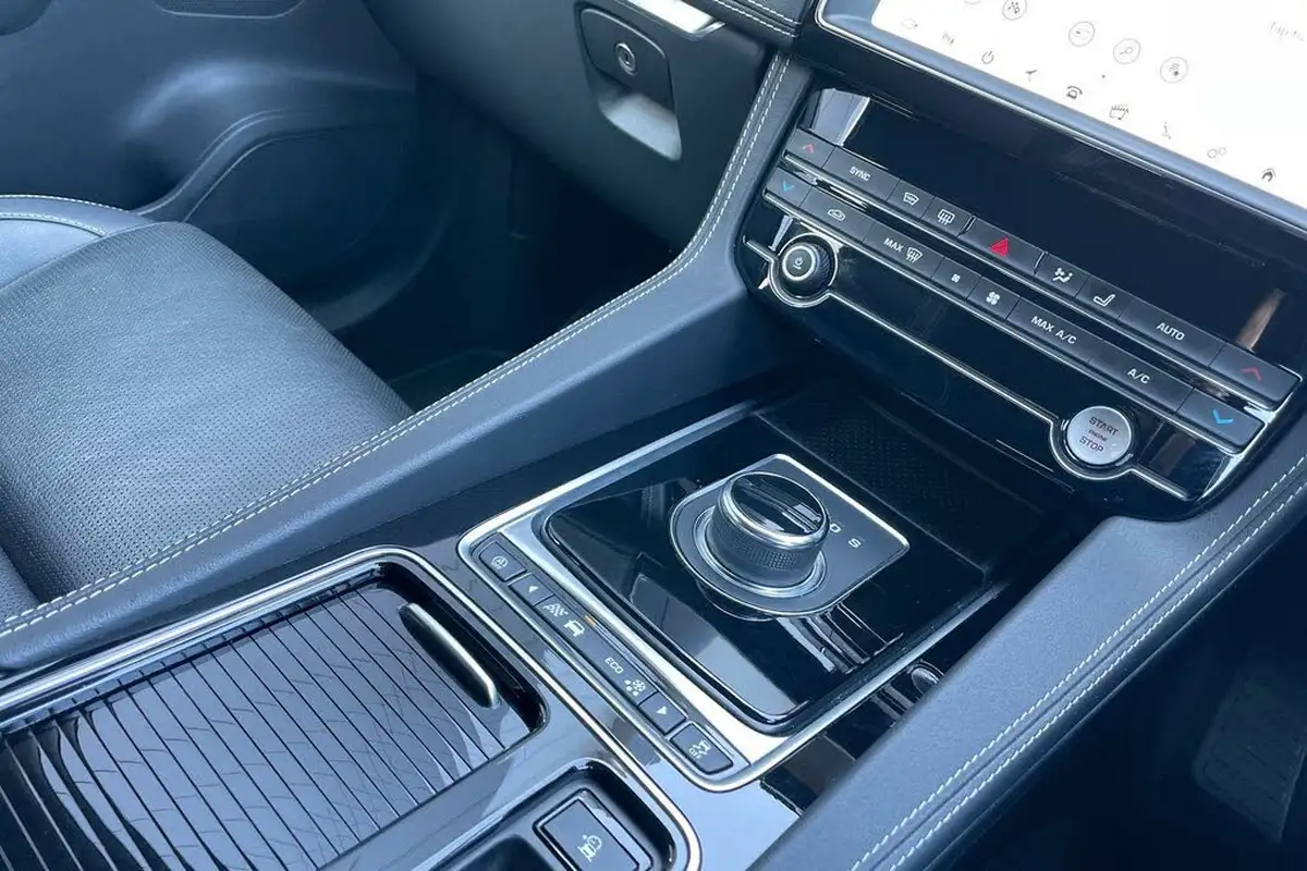 2019-jaguar-f-pace-20-i4d-r-sport-180ps-awd-auto-big-46