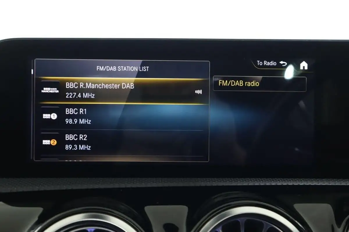 2022-mercedes-benz-a-class-13-a250e-amg-line-premium-plus-edition-saloon-4d-big-39