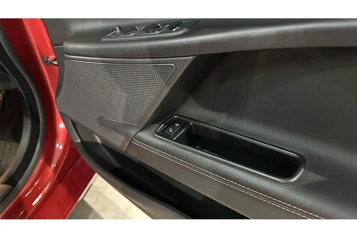 2015-jaguar-xe-20-prestige-big-30