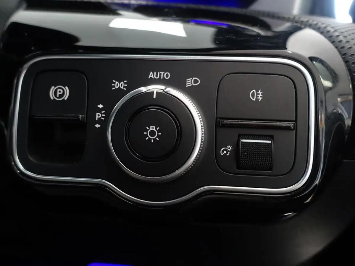 2019-mercedes-benz-a-class-20-a220-amg-line-premium-hatchback-5d-big-27