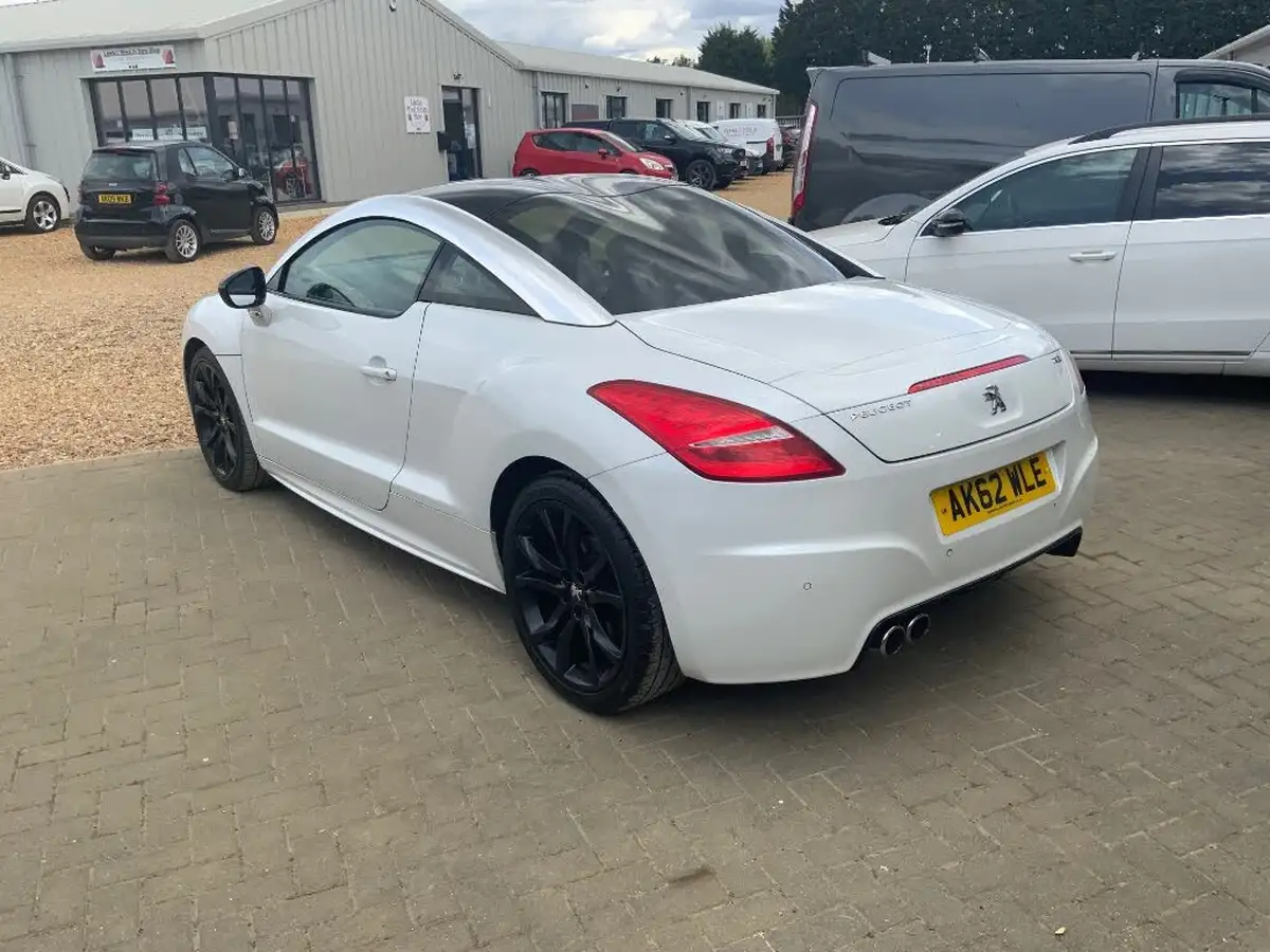 2012-peugeot-rcz-20td-gt-big-9