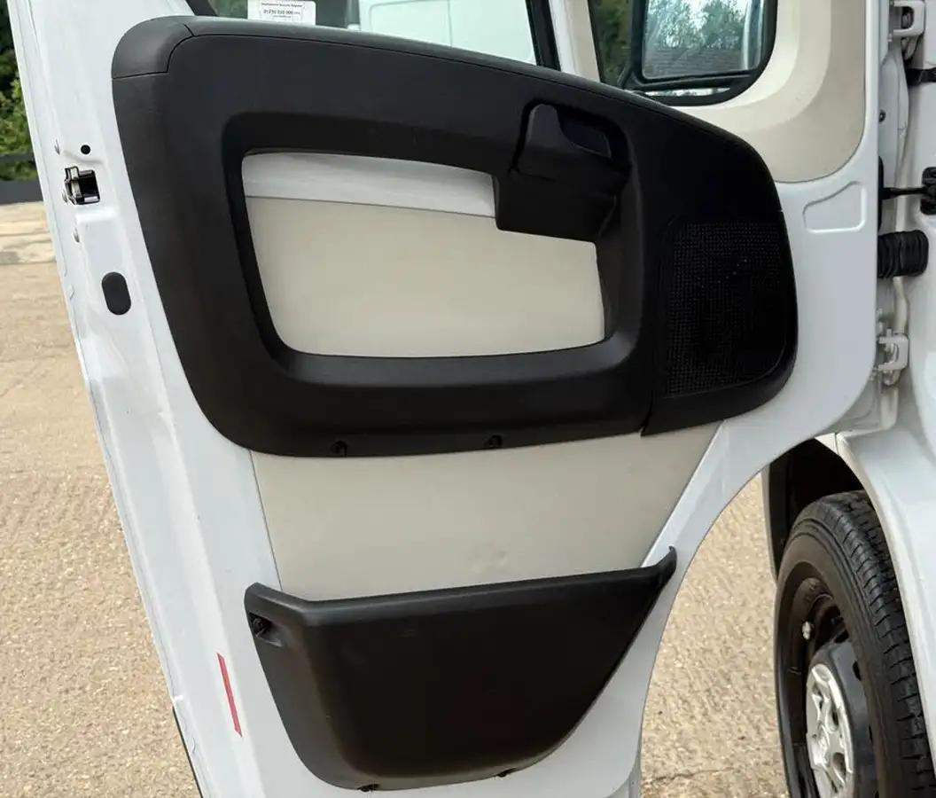 2017-fiat-ducato-20td-35-lh2-panel-big-35
