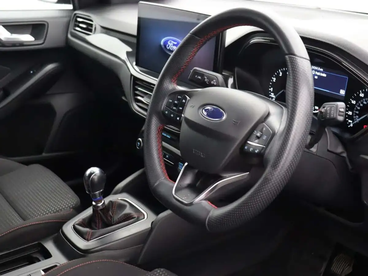 2022-ford-focus-10t-st-line-125ps-estate-big-18