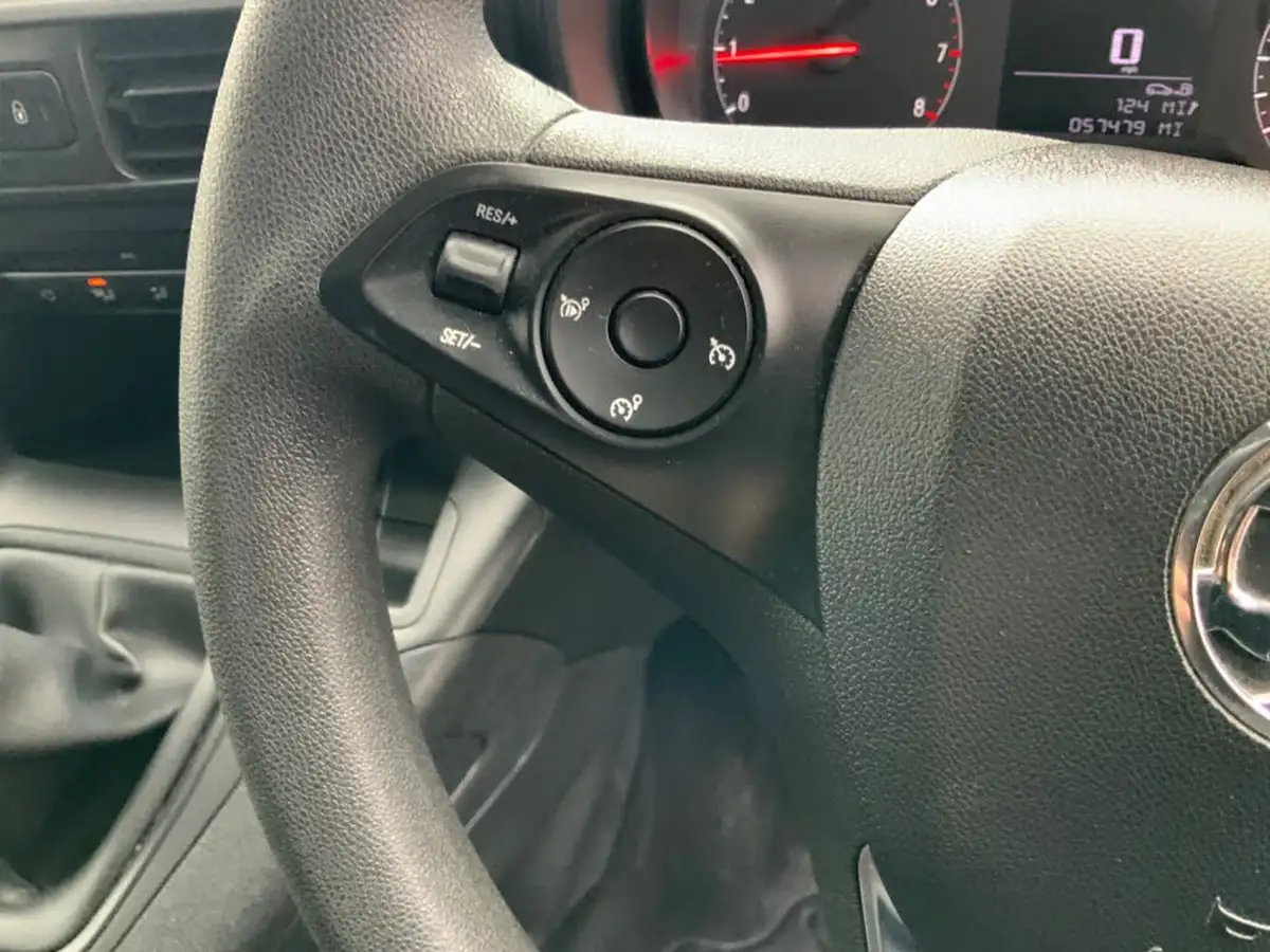2020-vauxhall-combo-15cdti-sportive-2300-100pseu6dt-l1h1-panel-big-23