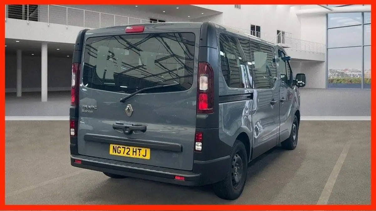 2023-renault-trafic-passenger-20-blue-dci-sl28-150-business-edc-auto-big-1