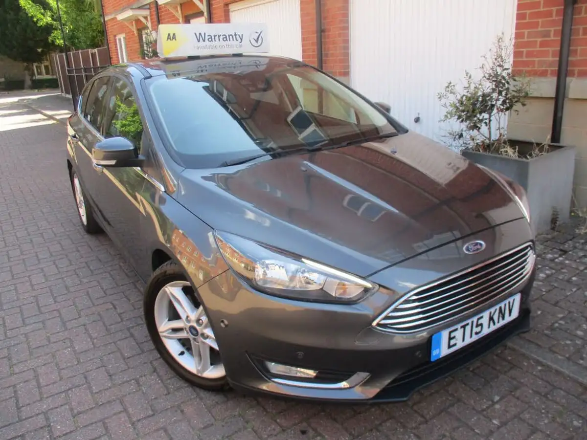 2015-ford-focus-15-titanium-hatchback-big-0