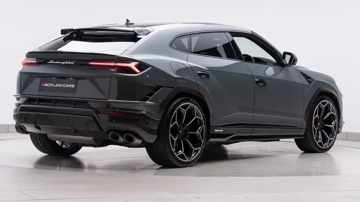 2024-lamborghini-urus-40-no-trim-big-4