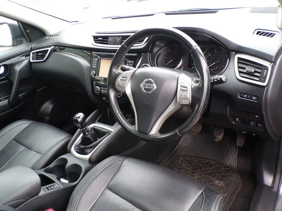 2015-nissan-qashqai-16dci-tekna-big-11