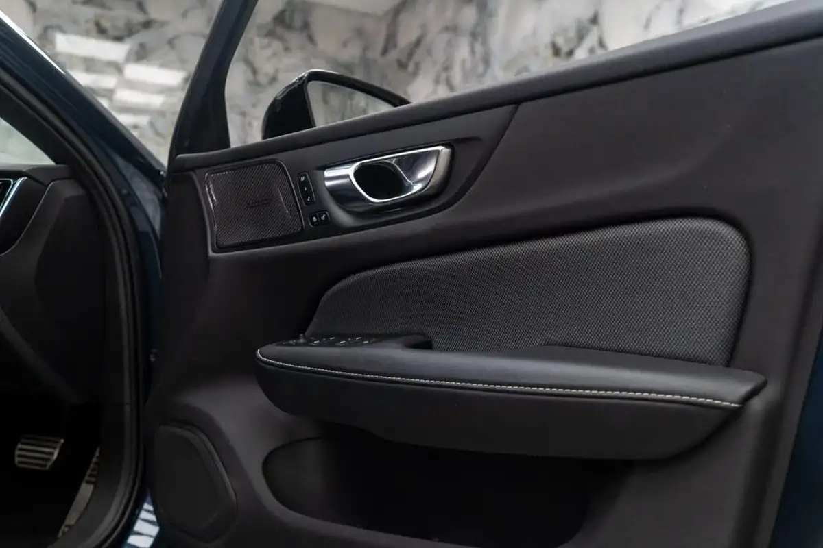 2021-volvo-v60-20-t6-r-design-350bhp-plug-in-hybrid-big-32