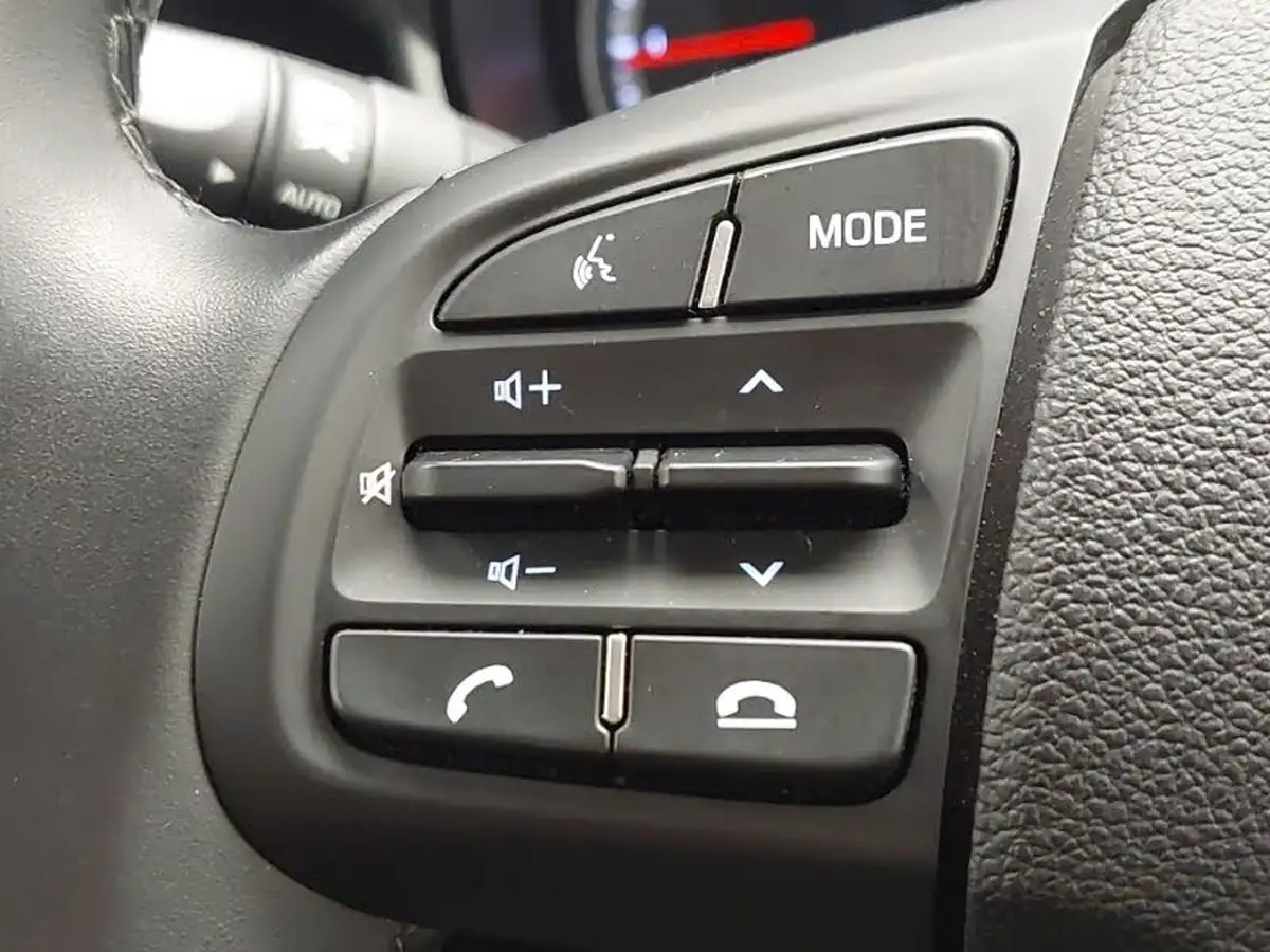2021-hyundai-i10-10-se-connect-big-17