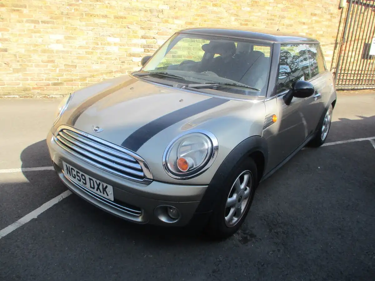 2010-mini-cooper-16-cooper-120bhp-hatchback-3d-big-1
