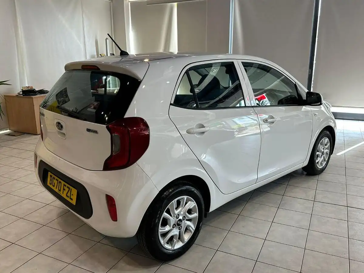 2020-kia-picanto-10-2-4-seats-big-5