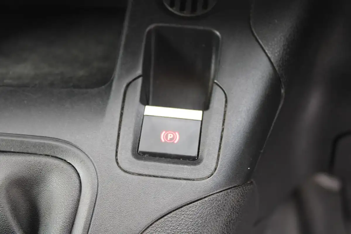 2018-citroen-berlingo-16bluehdi-650-enterprise-big-37