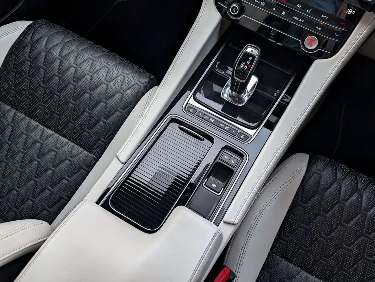 2020-jaguar-f-pace-50-v8-sc-svr-big-42