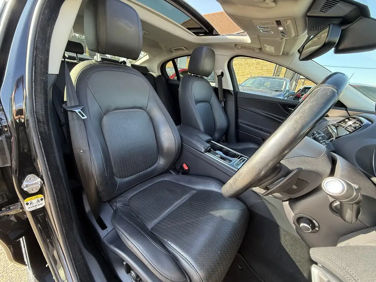 2017-jaguar-xe-20d-portfolio-180ps-awd-1999cc-auto-big-25