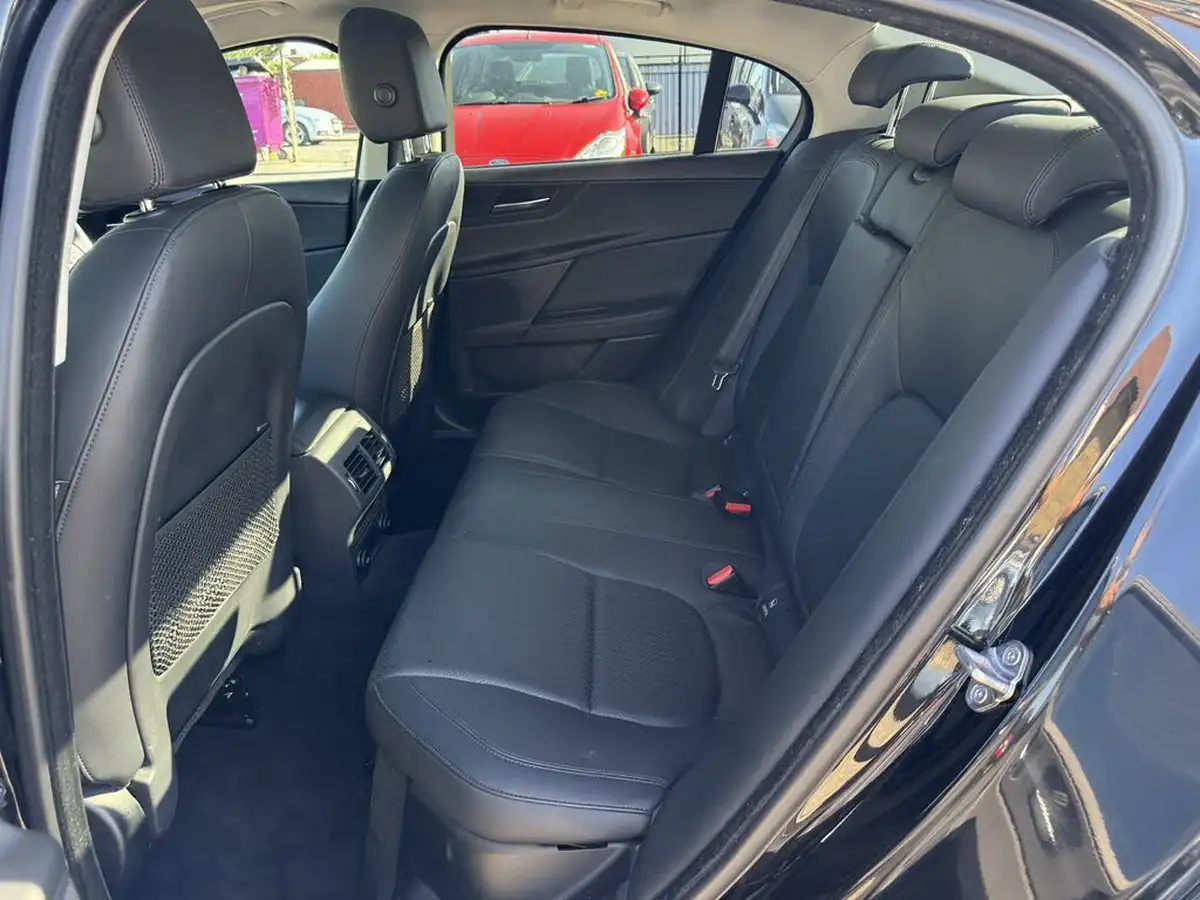 2017-jaguar-xe-20d-portfolio-180ps-awd-1999cc-auto-big-49