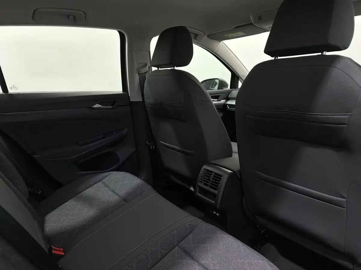 2022-volkswagen-golf-15-tsi-life-150ps-hatchback-big-40