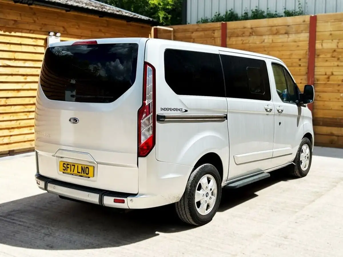 2017-ford-tourneo-custom-20tdci-310-l1-titanium-130ps-big-7