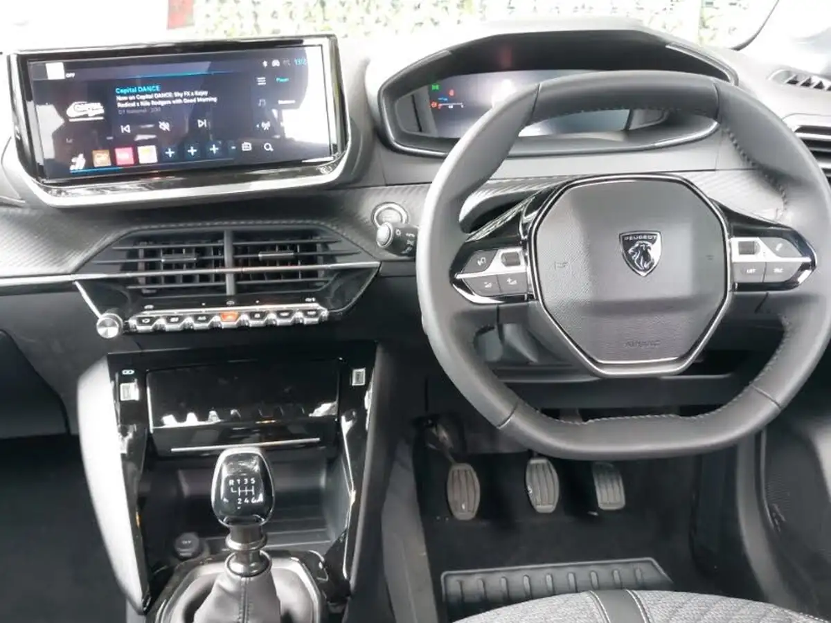 2024-peugeot-208-12-puretech-allure-big-6