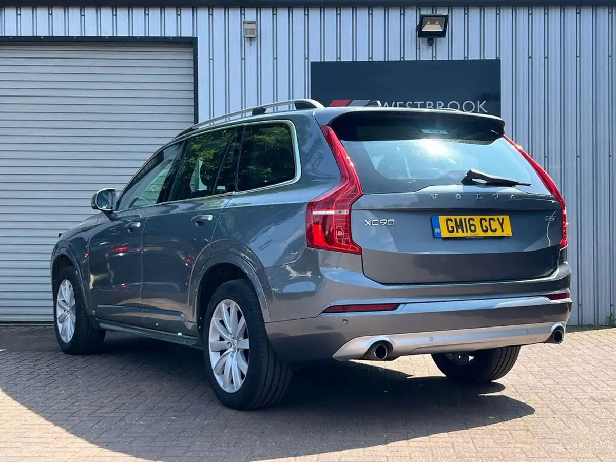 2016-volvo-xc90-20td-d5-momentum-big-9