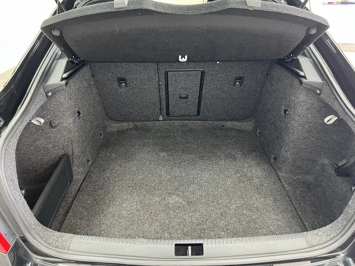 2015-skoda-octavia-20tdi-vrs-hatchback-big-4