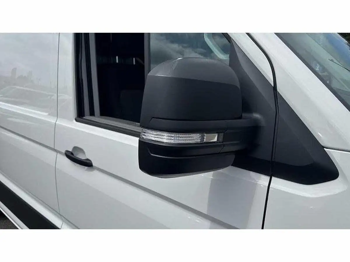 2025-volkswagen-crafter-20tdi-cr35-mwb-commerce-140pseu6d-panel-van-big-13