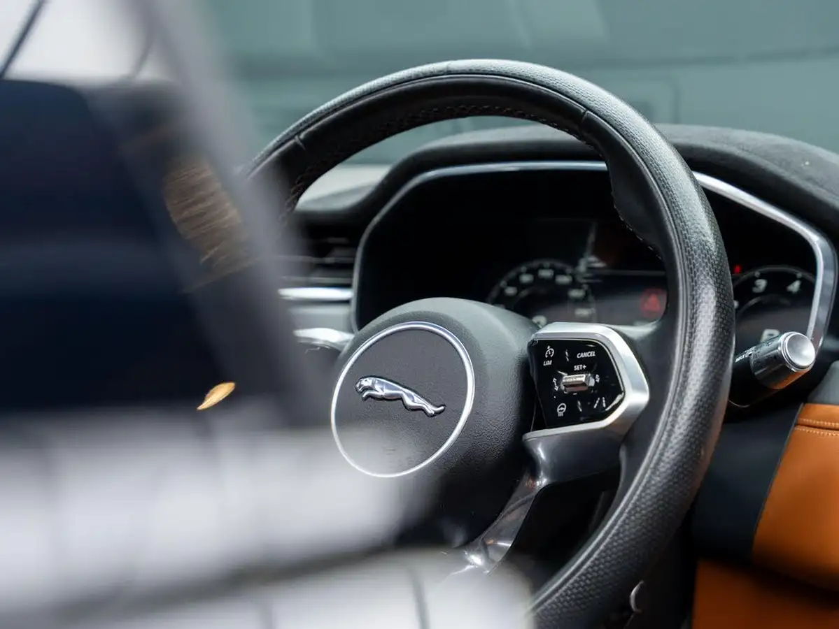 2022-jaguar-f-pace-50-v8-p550-svr-big-38