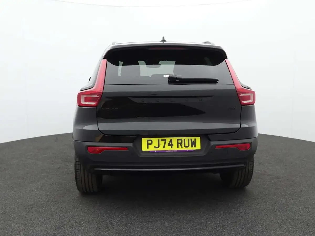 2025-volvo-xc40-20-b4-plus-black-edition-big-3